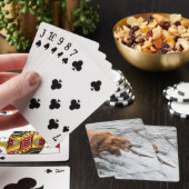 Bruine beer vangt rode zalm pokerkaarten (Insitu)