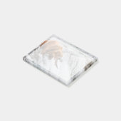 Bruine beer vangt rode zalm post-it® notes (Schuin)