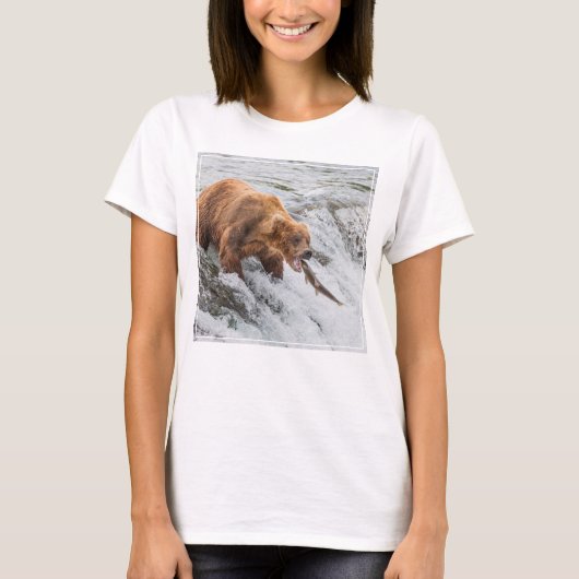 Bruine beer vangt rode zalm t-shirt (Voorkant)
