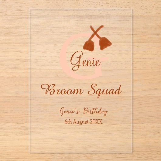 Bruine bezem Squad Verjaardag naam perzik monogram Acryl Uitnodigingen (Voorkant)