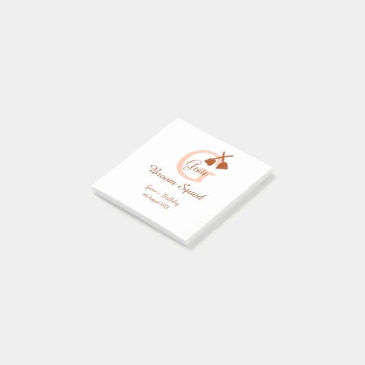 Bruine bezem Squad Verjaardag naam perzik monogram Post-it® Notes (Schuin)