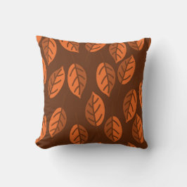 Bruine bladeren kussen