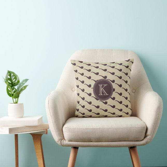 Bruine Briar Pijp met Custom Initiaal Retro Kussen (Stoel)