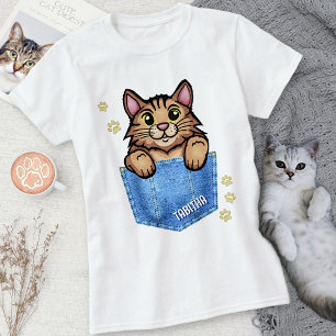 Bruine kat in Faux Denim Pocket met aangepaste naa T-shirt