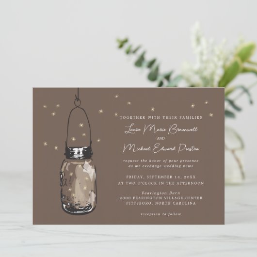 Bruine Mason Jar Fireflies bruiloft uitnodiging (Staand voorkant)
