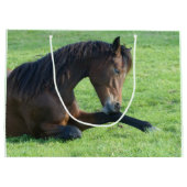 bruine paarden die in de Grass Birthday zijn gela Groot Cadeauzakje (Achterkant)