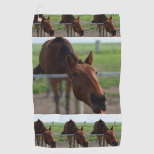 bruine paarden die voor een wortel uitkomen, golfhanddoek