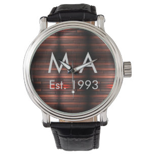 Bruine roestige baksteen steen voeg naam letter ja horloge