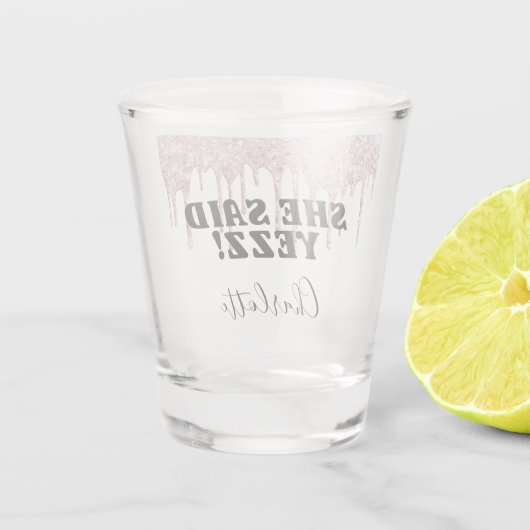 Bruine roze glittersparels bruid ze zei ja naam shot glas (Achterkant)