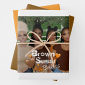 Bruine Sugar Babes Gift Wrap 14 Inpakpapier Vel (In situ)