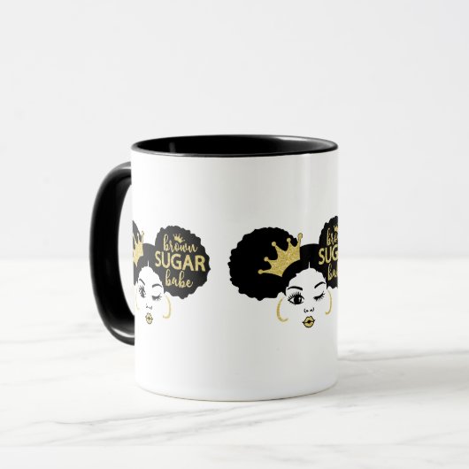 Bruine suikerbaby in zwart en goud mok (Voorkant links)