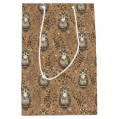 Bruine Uil Geïllustreerd Bospatroon Medium Cadeauzakje (Voorkant)