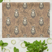 Bruine Uil Geïllustreerd Bospatroon Theedoek (Gevouwen)