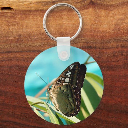 Bruine vlinder gesloten vleugels sleutelhanger (Achterkant)