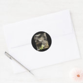 Bruine vlinder ronde sticker (Envelop)