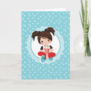 Bruinharige filmavond meisje met popcorn kaart