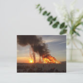 Brûler les Pyramides, Burning Man Carte Postale (Debout devant)