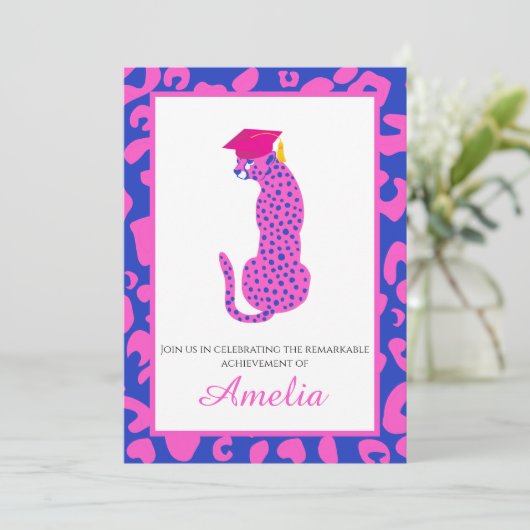 Brullen met trots! Afstuderen Roze Invitation Kaart (Staand voorkant)