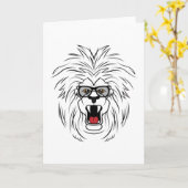 Brullende coole leeuw met bril toont de baas kaart (Gele Bloem)