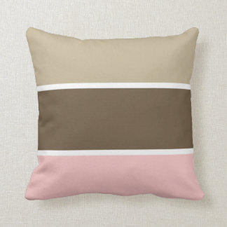 Brun et coussin barré par rose