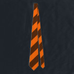 Brun et cravate régimentaire orange de rayure<br><div class="desc">Tenez-vous et regardez chic en même temps avec cette cravate diagonal-rayée brune et orange.</div>