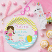 Brunette Girl Pool Party Bash Papieren Bordje (Feest)