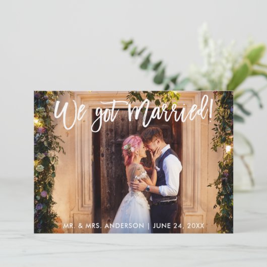 Brush Script Nous Avons Marié Invitation de fête (Debout devant)