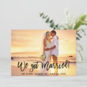 Brush Script Nous Avons Marié Invitation de fête B (Debout devant)