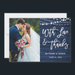 Brush Script Rustic Blue Wood Love Merci Mariage<br><div class="desc">Script de brosse moderne,  Bois bleu rustique et lumières à cordes,  avec amour et Merci Mariage Photo Carte de remerciements</div>