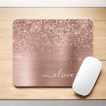 Brushed metal rose Gold Pink Glitter Monogram<br><div class="desc">Or rose - Faux rose pâle Foil Parties scintillant étincelante métallique brossé Monogramme en métal Nom et Mousepad initial (pavé de souris). Cela rend le cadeau parfait pour 16 ans,  mariage,  douche nuptiale,  anniversaire,  baby shower ou bachelorette pour quelqu'un qui aime le luxe glam et les styles chic.</div>