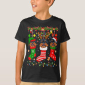 brusselse griffon hond in kerstsokken , licht xma t-shirt (Voorkant)