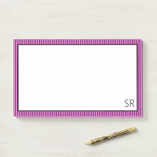 Bubblegum Roze Zwart Gestreepte Rand | Monogram Post-it® Notes (Op bureau)