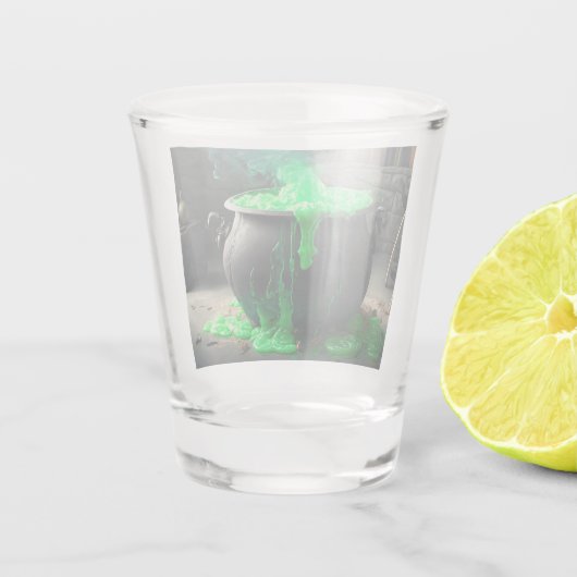 Bubbling Witch's Cauldron Halloween Shot Glas (Achterkant)