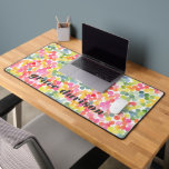 Buble Thé arc-en-ciel rose orange vert mange monog<br><div class="desc">Un matelas à plateau-coussin à thème brillant et brillant, accrocheur et féminin en aquarelle d avec un motif inspiré du monde délicieux du thé à bulles, incorporant des couleurs chaudes et vibrantes de vert, orange, rose, jaune et bleu. avec une ligne de texte personnalisé pour ajouter votre nom ou monogramme....</div>