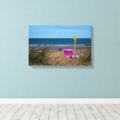 Bucket en spaak op Dornoch Beach Canvas Afdruk (Insitu (Houten vloer))
