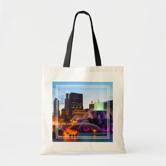 Buckingham Fountain Lit bij nacht Tote Bag (Voorkant)