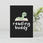 Buddy Schattigee boekenwurm lezen met boek Kaart (Staand voorkant)