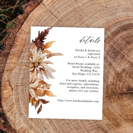 Budget Beige Herfst Bloemendetails Flyer