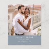 Budget Dusty Blue Foto Bruiloft uitnodiging (Achterkant)