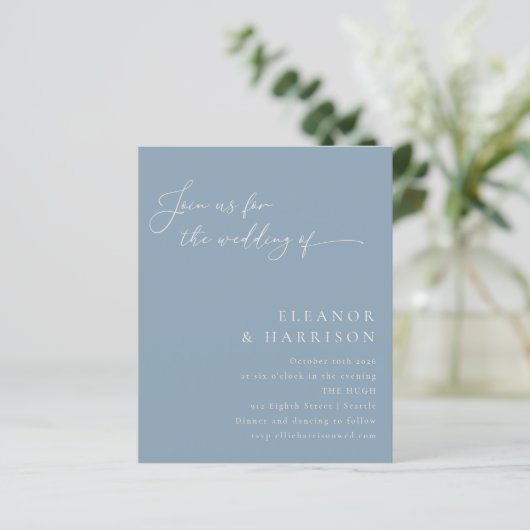 Budget Elegant Dusty Blauw Script Bruiloft Uitnodi (Staand voorkant)