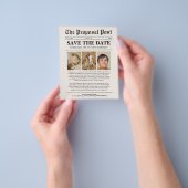 Budget Grappige Bruiloft Krant Save The Date Flyer (Hand)