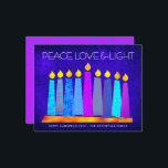 Budget Hanoukka bougies Peace Love Carte Bleue Lum<br><div class="desc">"Paix, amour et lumière." Une illustration ludique, moderne et artistique de bougies motifs de saumons dans une menorah vous aide à inaugurer les vacances de Hanoukka. Des bougies bleues assorties de motifs de fausse feuille colorés recouvrent un arrière - plan texturé bleu profond riche. Faux motif de diamant rose chaud...</div>