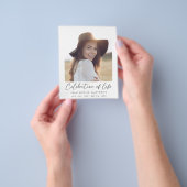 Budget minimalistische herdenking viering van het flyer (Hand)