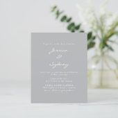 Budget Modern Pewter Script Weduwen Uitnodiging (Staand voorkant)