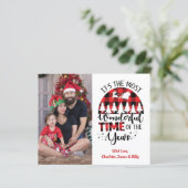 Budget Nom personnalisé Carte photo de Noël (Debout devant)