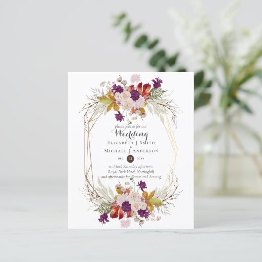Budget Rustic Plum Floral Wedding Herfst nodigt ui (Staand voorkant)
