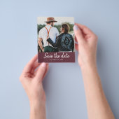 Budget Save the Date Script Foto Bordeauxrood Flyer (Hand)