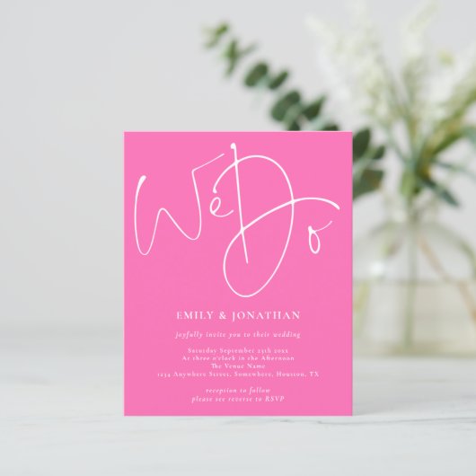 Budget Script We Do Hot Pink bruiloft uitnodiging (Staand voorkant)