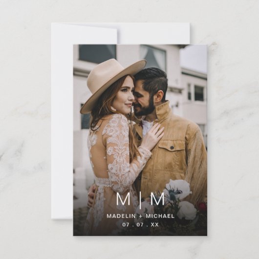 Budget Simple Monogram Photo Weddenschap Kaart (Voorkant)