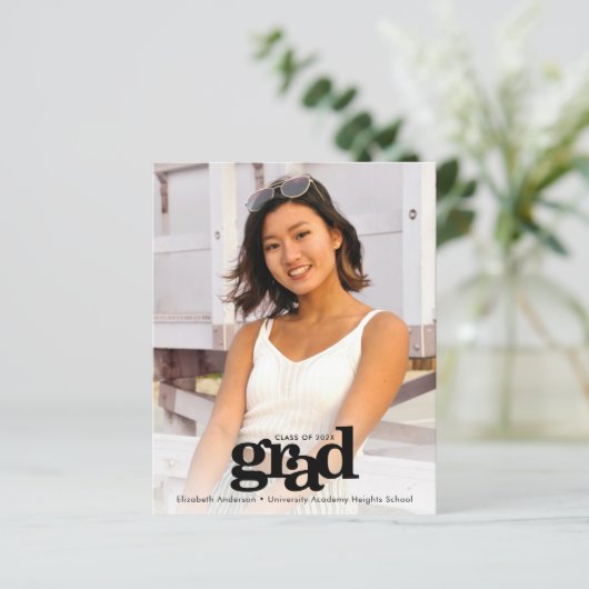 Budget zwart wit afstuderen fotouitnodiging (Staand voorkant)